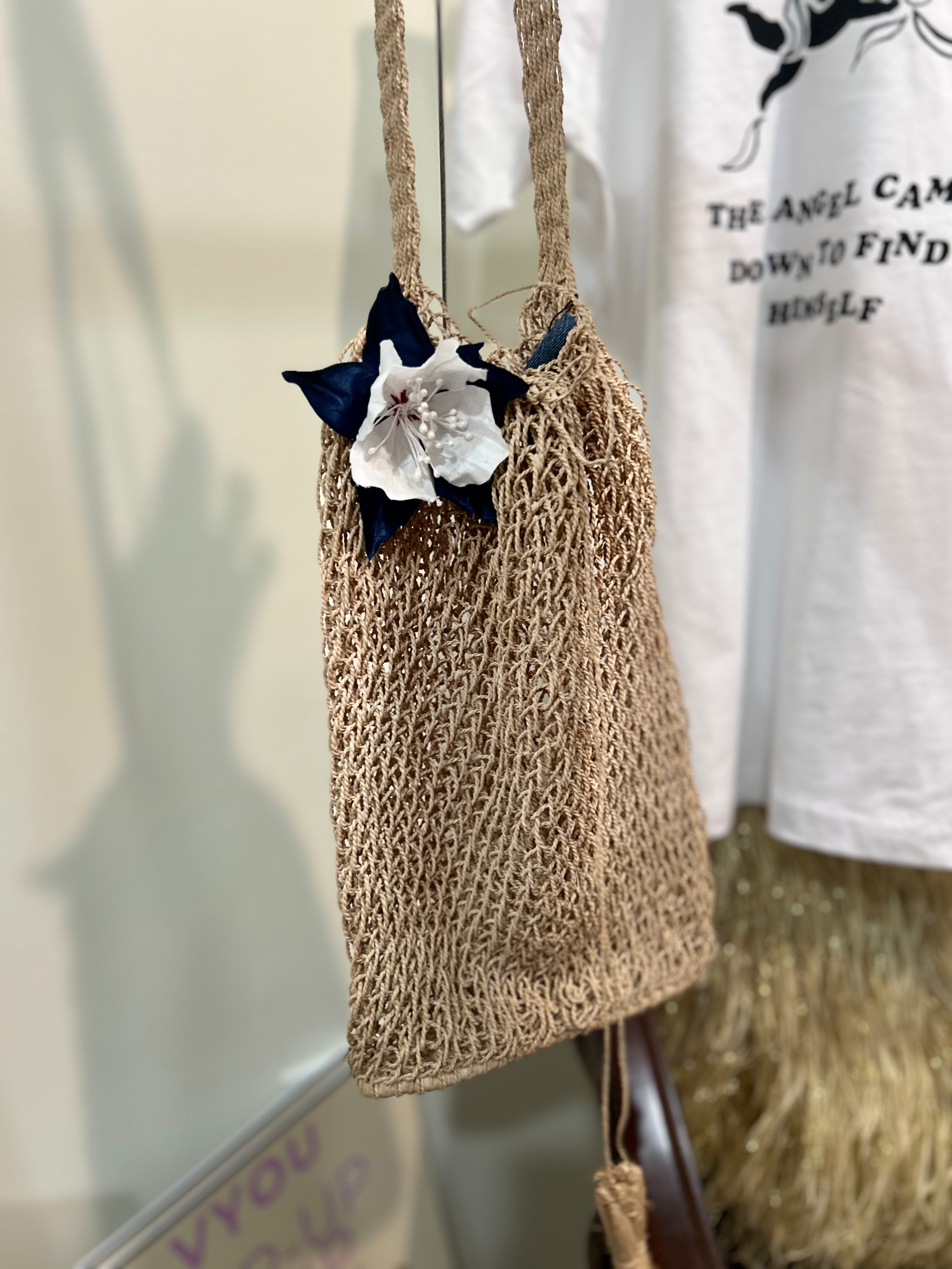 Natural raffia tote bag