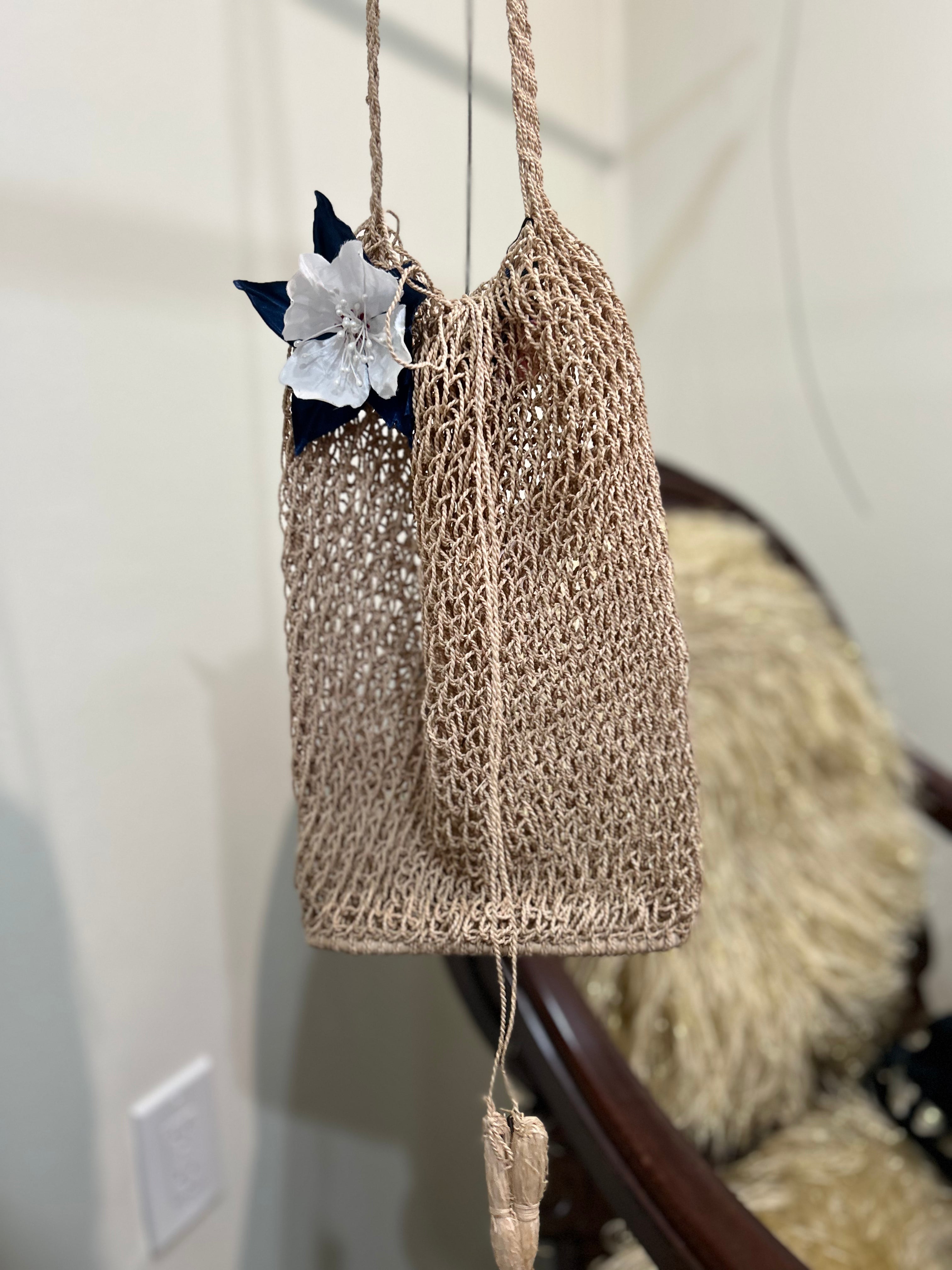 Natural raffia tote bag