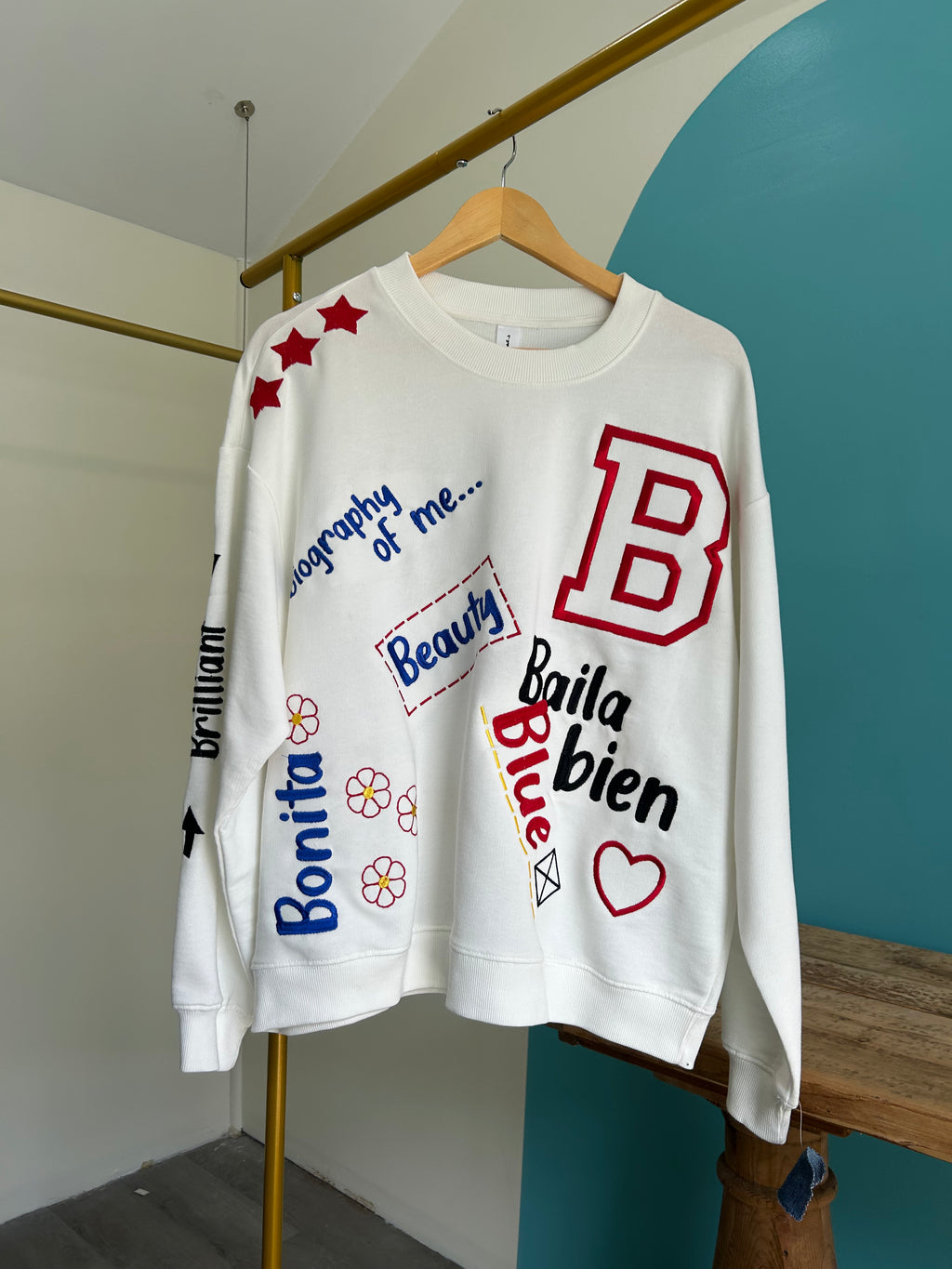"B" colorful embroidered sweater