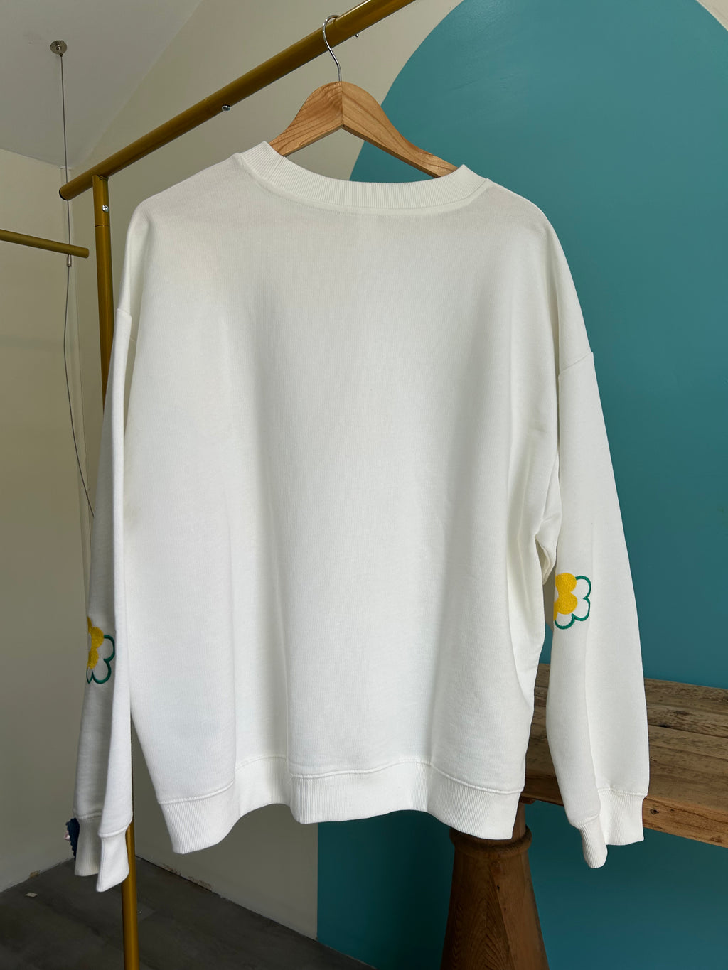 Flowers embroidered crewneck sweater
