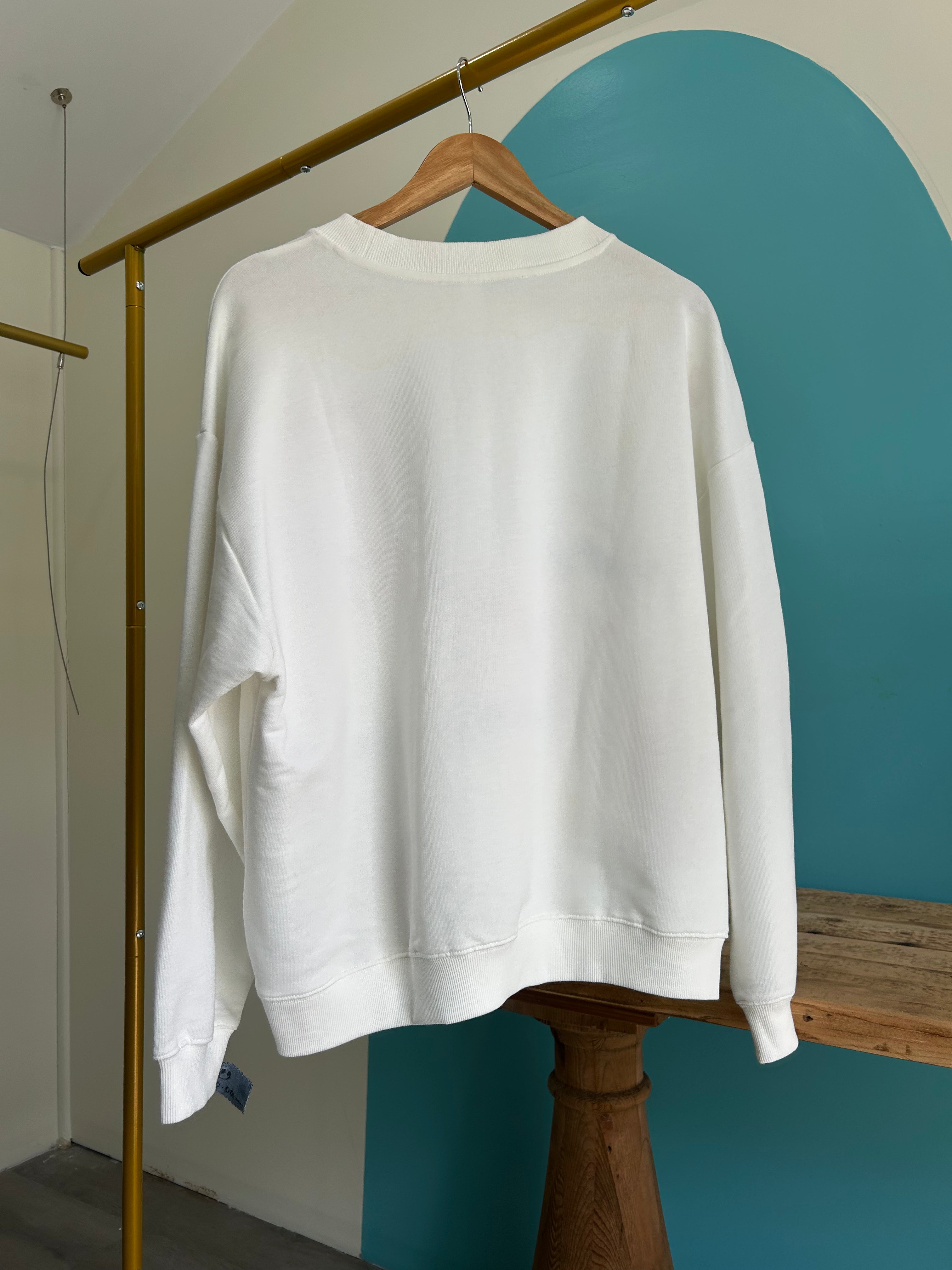 "D" colorful embroidered crewneck sweaters