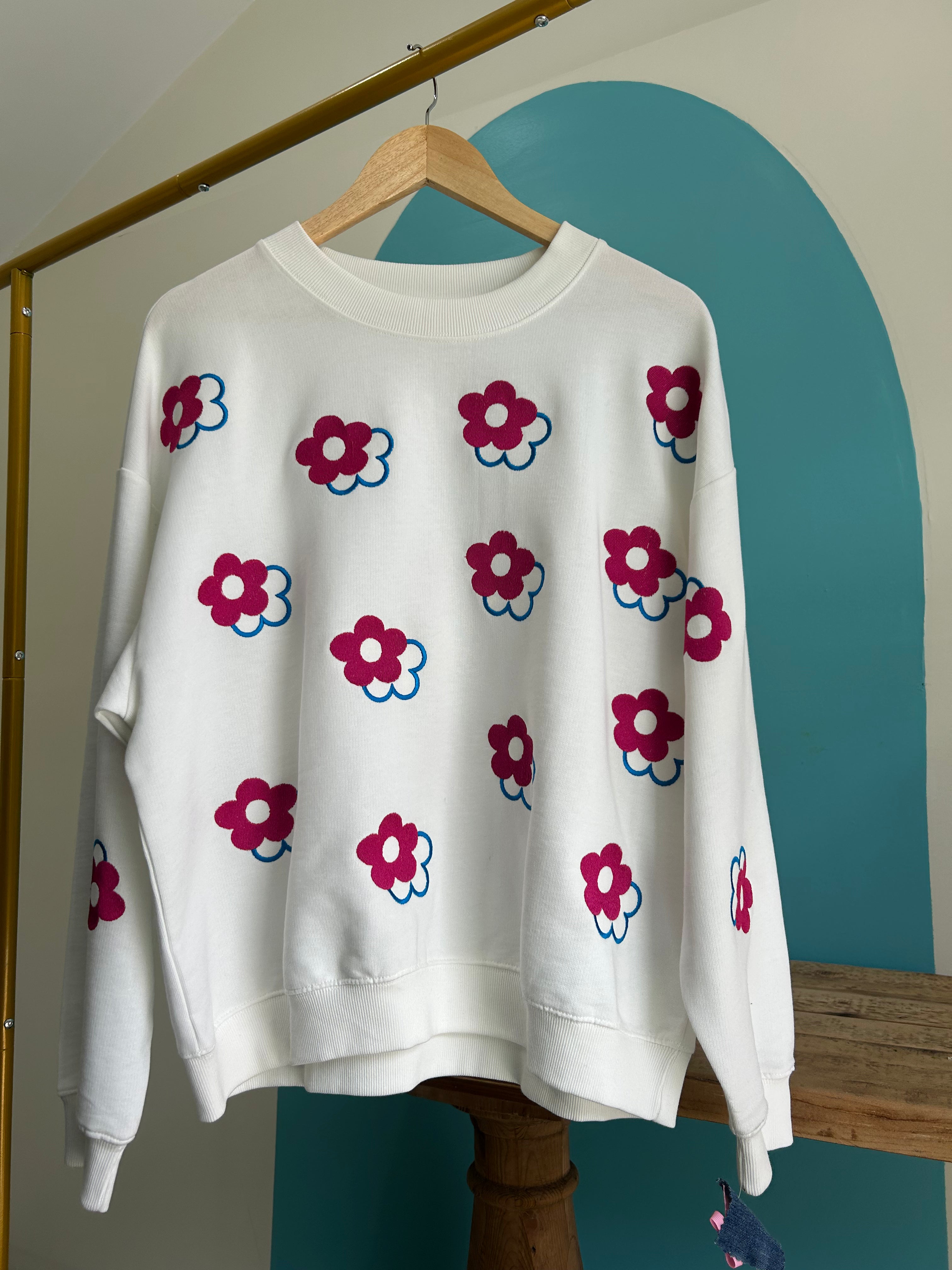 Flowers embroidered crewneck sweater